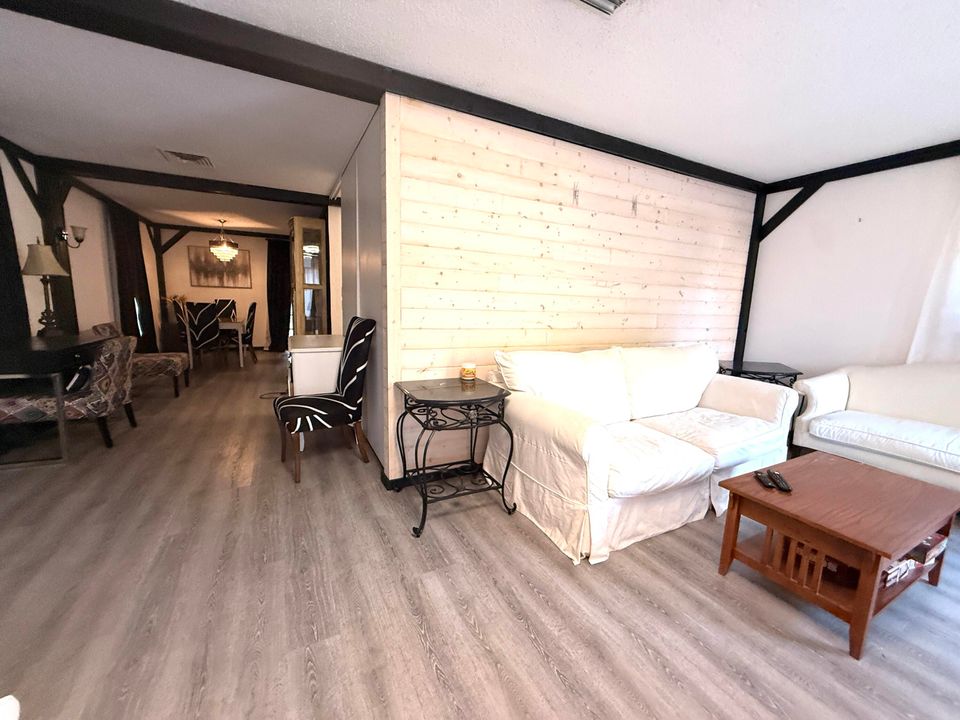 For Sale: $1,950,000 (5 beds, 5 baths, 6264 Square Feet)