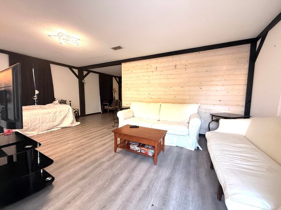 For Sale: $1,950,000 (5 beds, 5 baths, 6264 Square Feet)