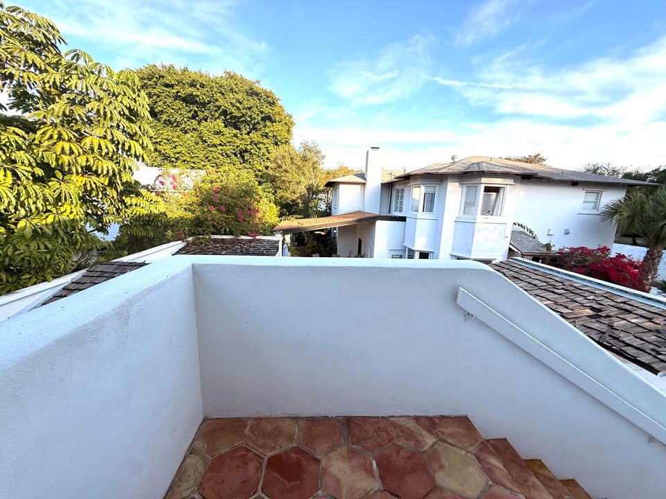 For Sale: $1,950,000 (5 beds, 5 baths, 6264 Square Feet)