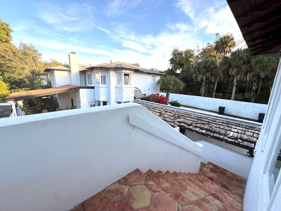 For Sale: $1,950,000 (5 beds, 5 baths, 6264 Square Feet)