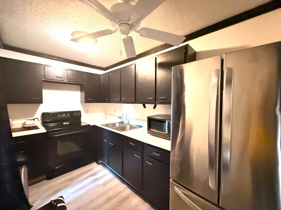 For Sale: $1,950,000 (5 beds, 5 baths, 6264 Square Feet)