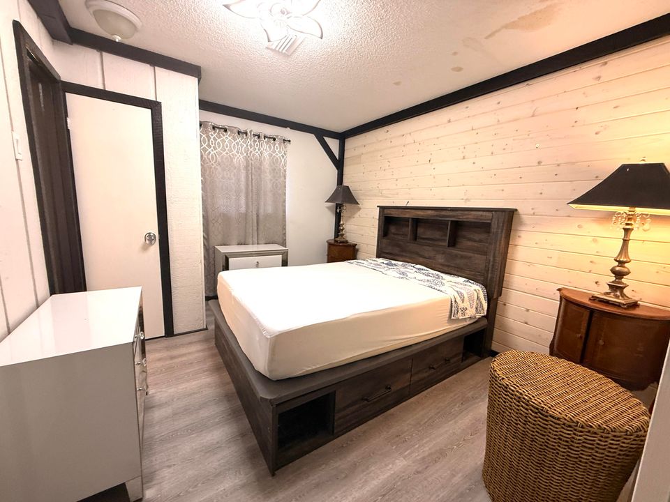 For Sale: $1,950,000 (5 beds, 5 baths, 6264 Square Feet)