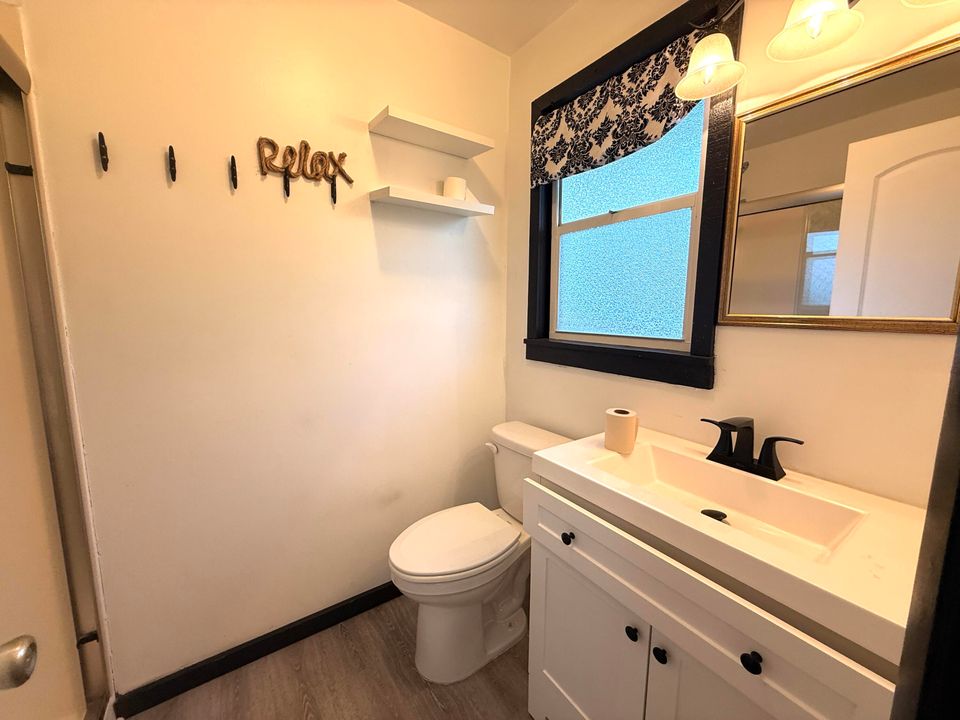 For Sale: $1,950,000 (5 beds, 5 baths, 6264 Square Feet)