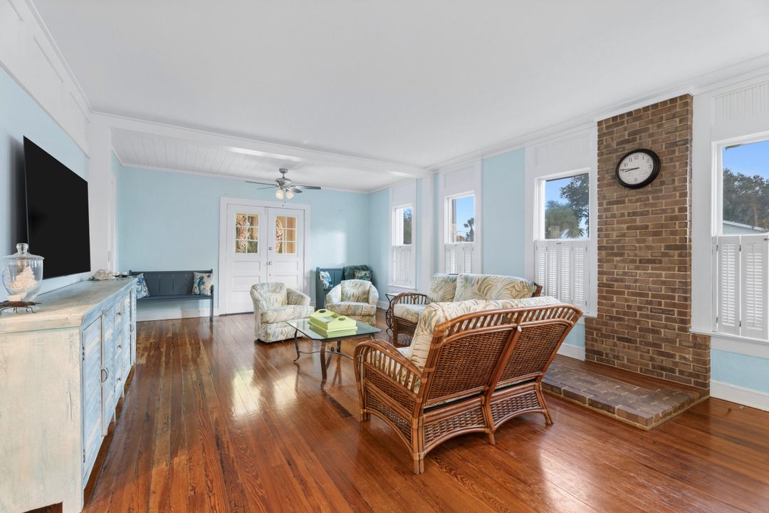 En Venta: $655,000 (4 camas, 2 baños, 2248 Pies cuadrados)