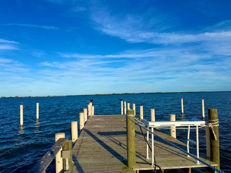 For Sale: $1,950,000 (5 beds, 5 baths, 6264 Square Feet)