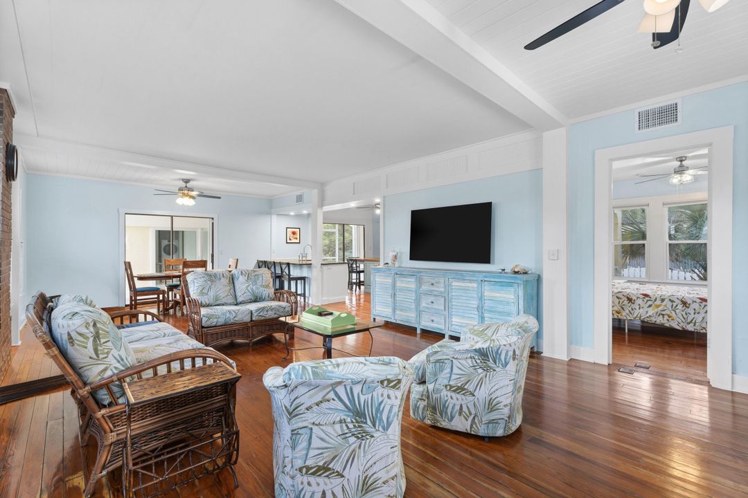 En Venta: $655,000 (4 camas, 2 baños, 2248 Pies cuadrados)