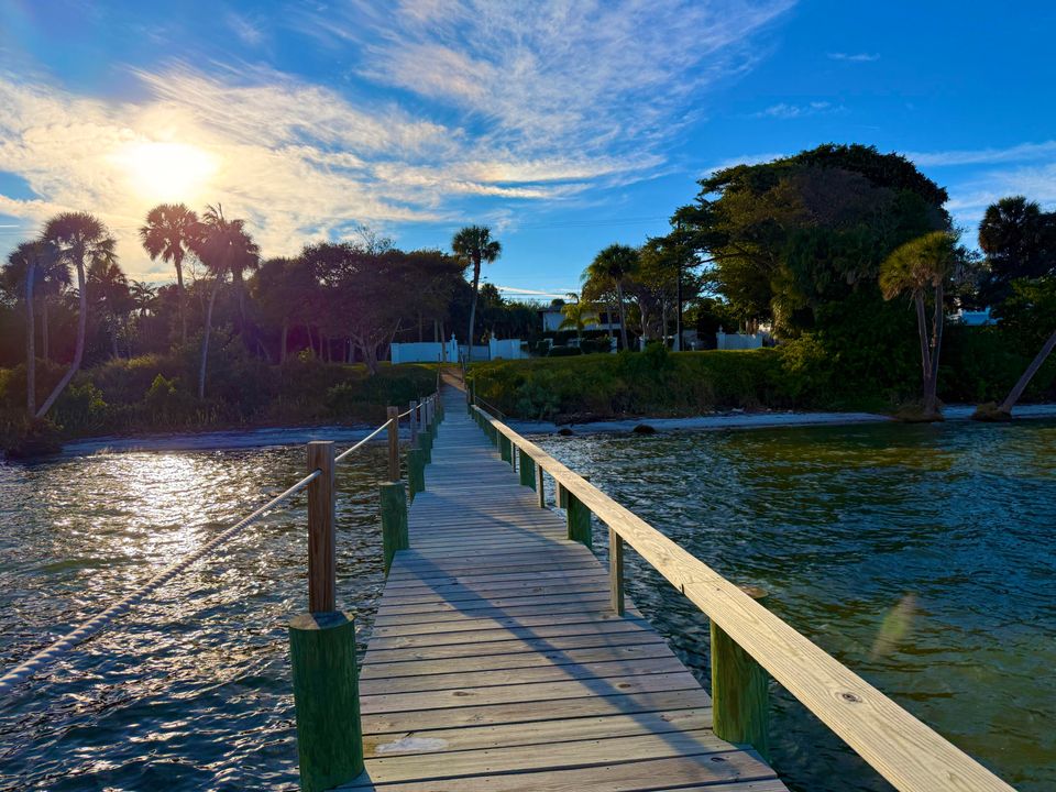 For Sale: $1,950,000 (5 beds, 5 baths, 6264 Square Feet)