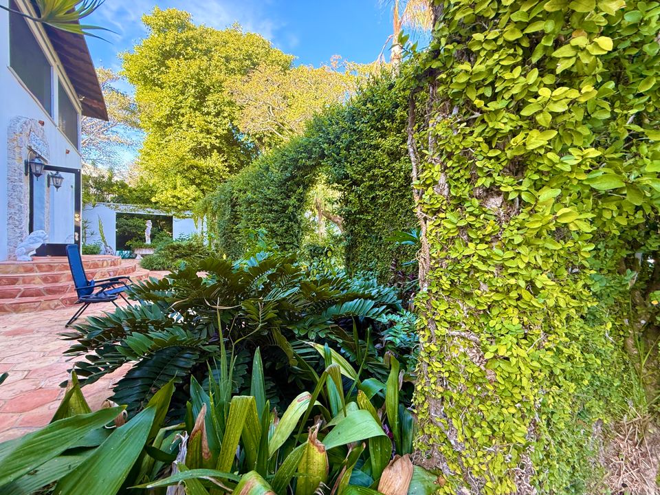 For Sale: $1,950,000 (5 beds, 5 baths, 6264 Square Feet)