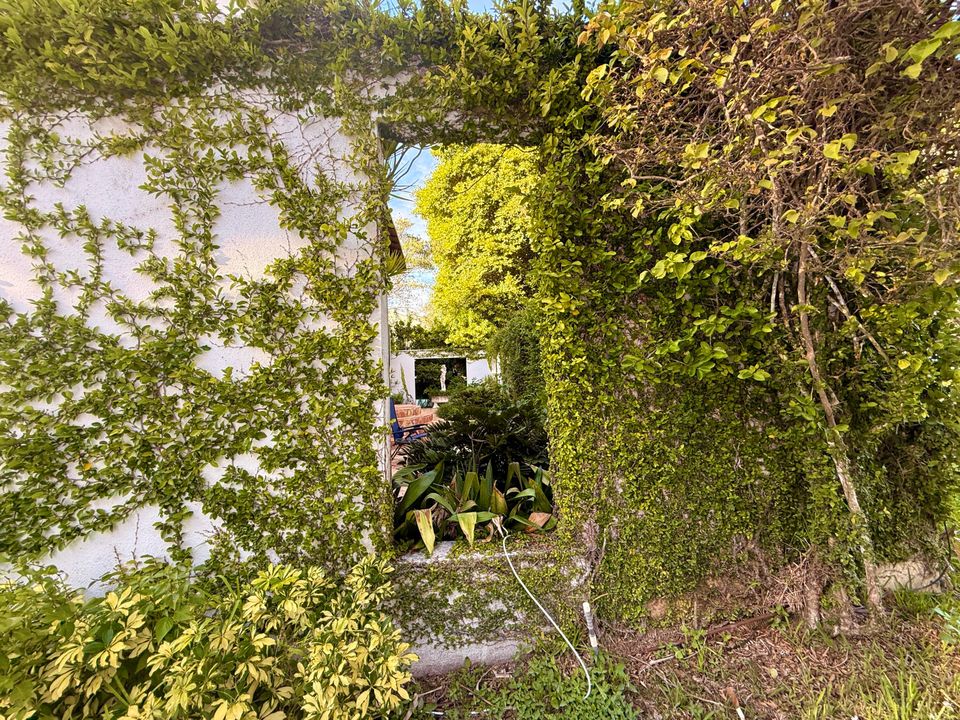 For Sale: $1,950,000 (5 beds, 5 baths, 6264 Square Feet)