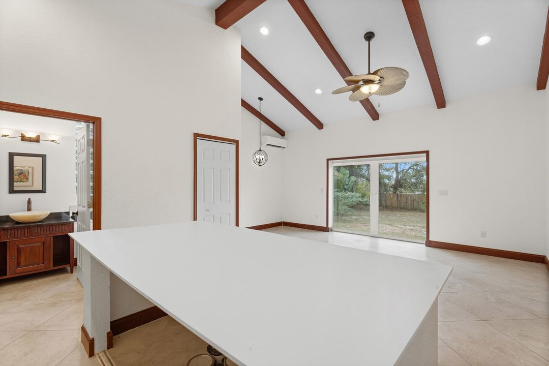 En Venta: $655,000 (4 camas, 2 baños, 2248 Pies cuadrados)