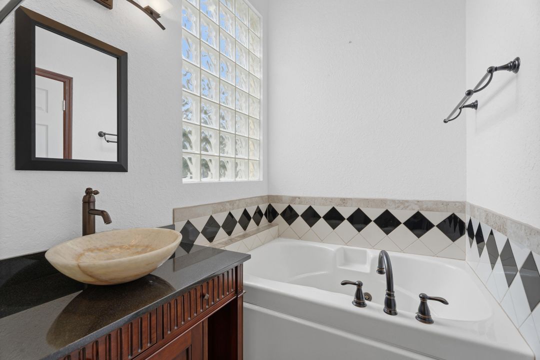 En Venta: $655,000 (4 camas, 2 baños, 2248 Pies cuadrados)