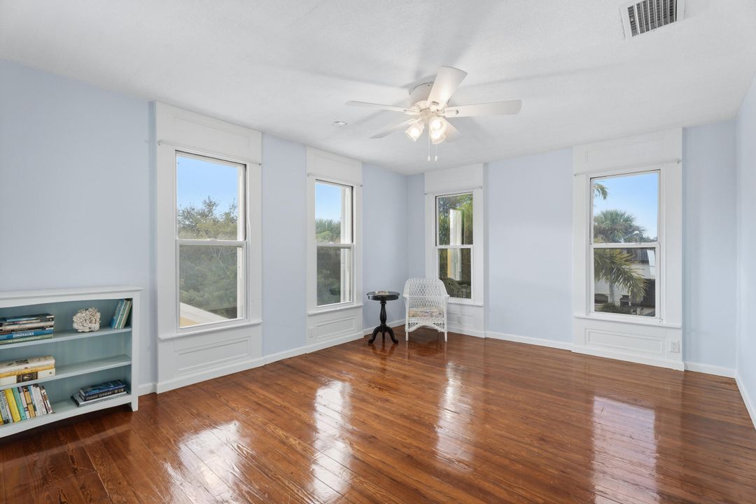 En Venta: $655,000 (4 camas, 2 baños, 2248 Pies cuadrados)