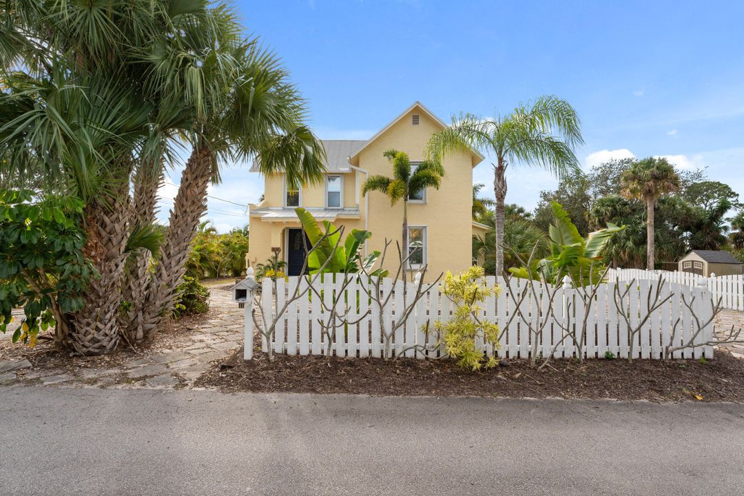 En Venta: $655,000 (4 camas, 2 baños, 2248 Pies cuadrados)