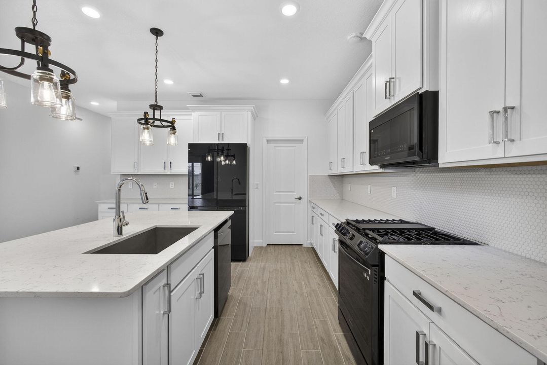 For Sale: $535,000 (3 beds, 2 baths, 1952 Square Feet)