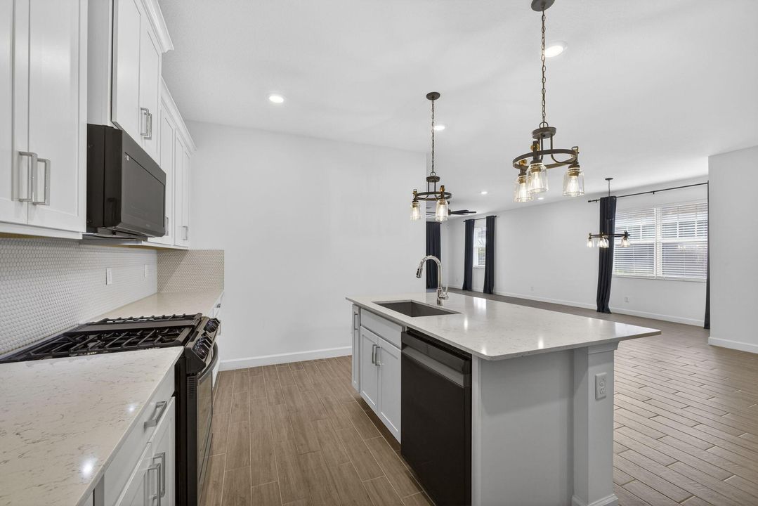 For Sale: $535,000 (3 beds, 2 baths, 1952 Square Feet)