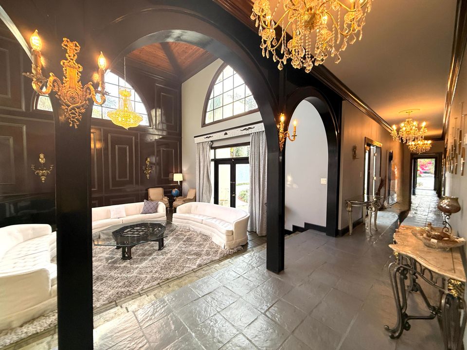 For Sale: $1,950,000 (5 beds, 5 baths, 6264 Square Feet)