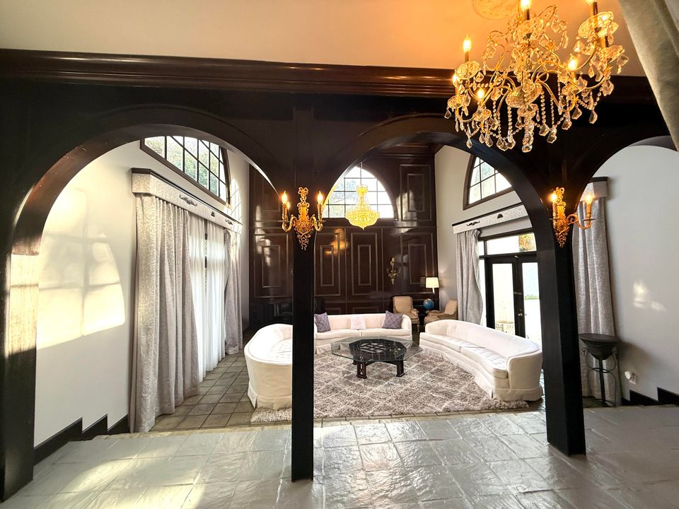 For Sale: $1,950,000 (5 beds, 5 baths, 6264 Square Feet)