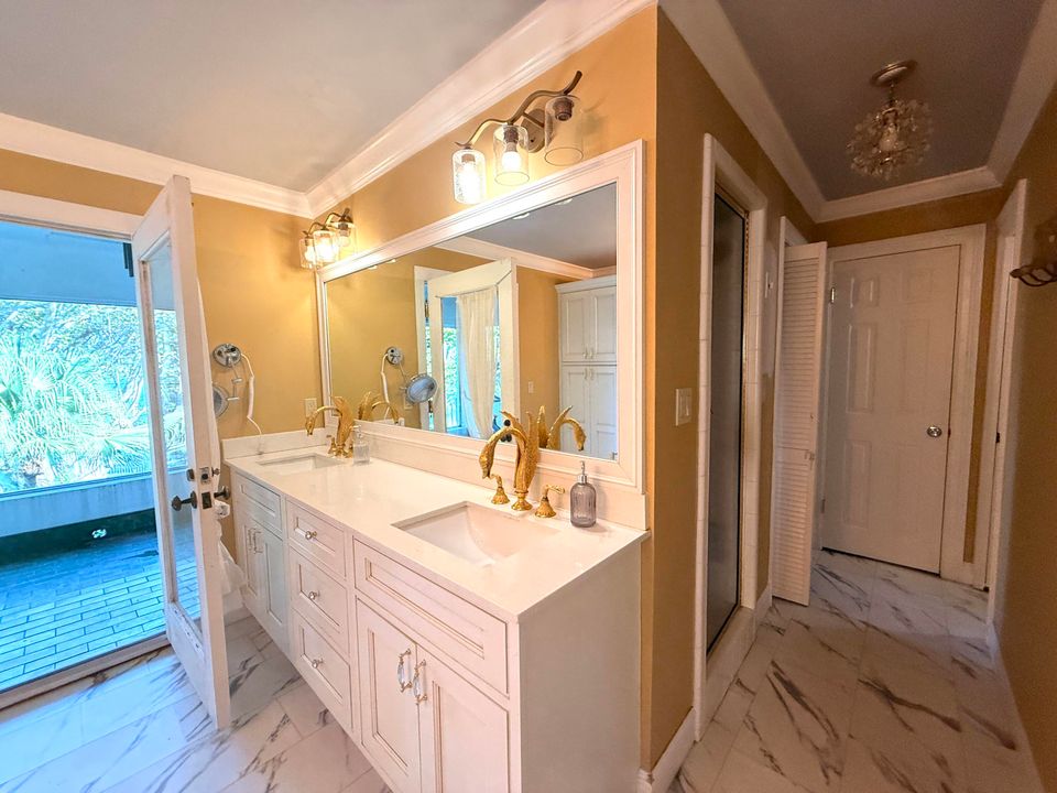 For Sale: $1,950,000 (5 beds, 5 baths, 6264 Square Feet)