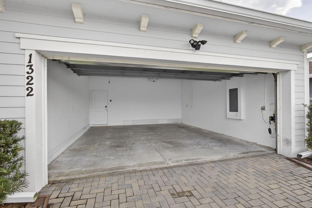 For Sale: $535,000 (3 beds, 2 baths, 1952 Square Feet)