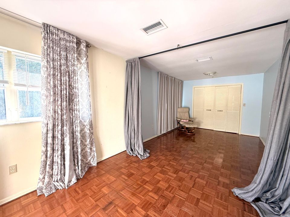 For Sale: $1,950,000 (5 beds, 5 baths, 6264 Square Feet)