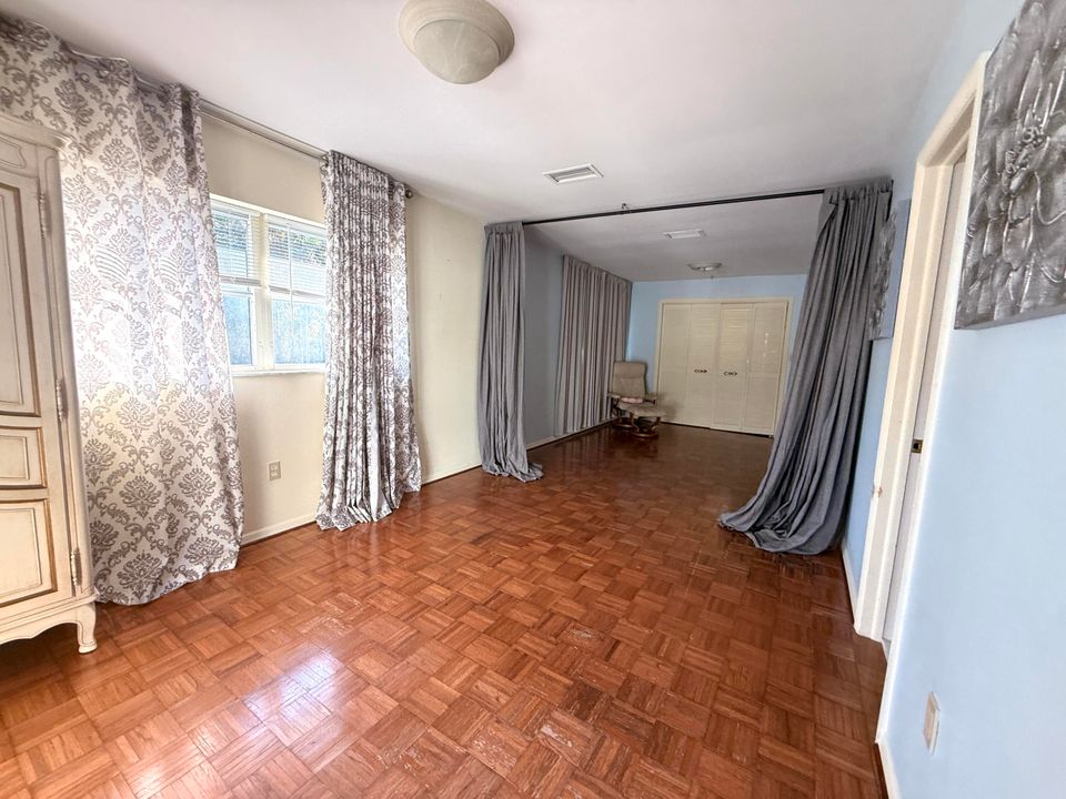 For Sale: $1,950,000 (5 beds, 5 baths, 6264 Square Feet)