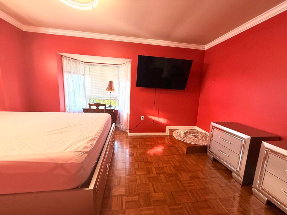 For Sale: $1,950,000 (5 beds, 5 baths, 6264 Square Feet)