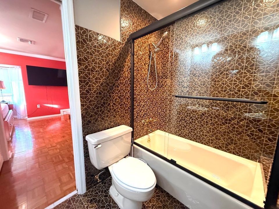 For Sale: $1,950,000 (5 beds, 5 baths, 6264 Square Feet)