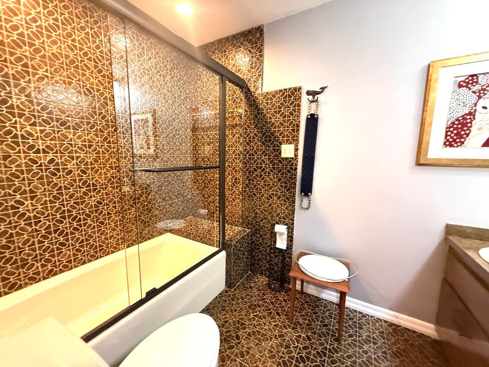 For Sale: $1,950,000 (5 beds, 5 baths, 6264 Square Feet)