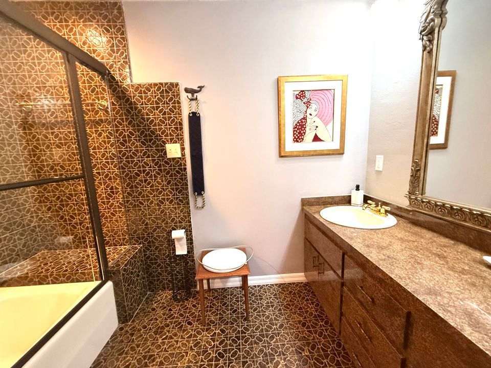 For Sale: $1,950,000 (5 beds, 5 baths, 6264 Square Feet)