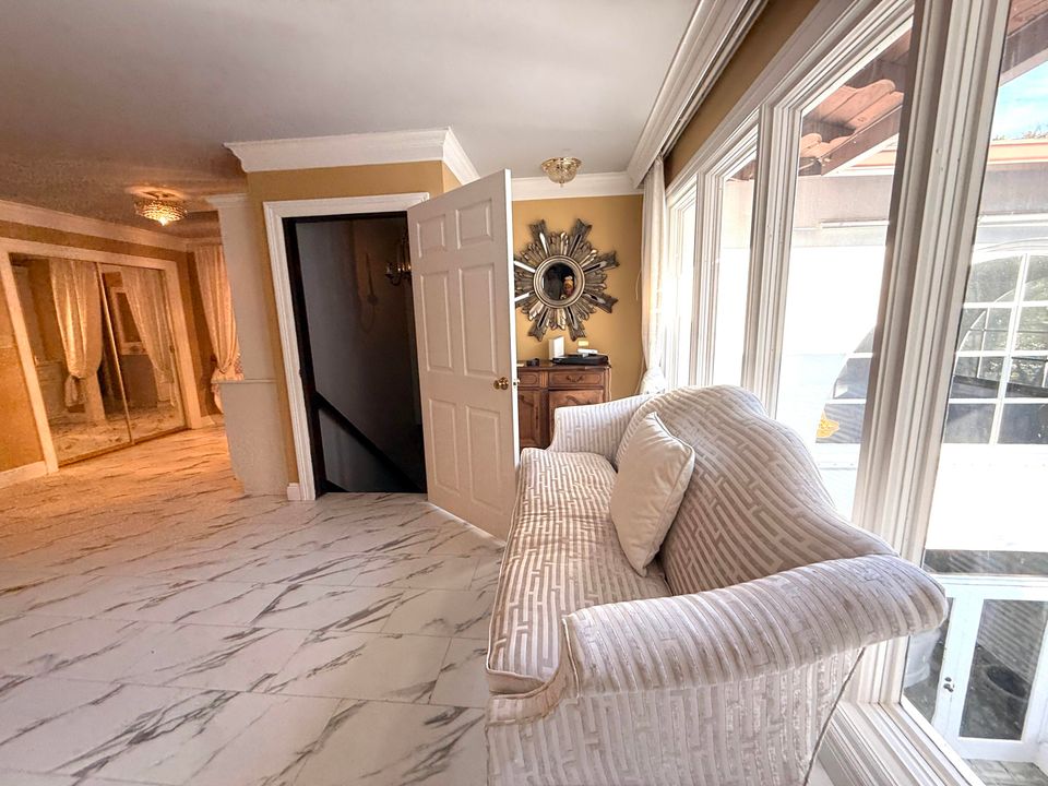 For Sale: $1,950,000 (5 beds, 5 baths, 6264 Square Feet)