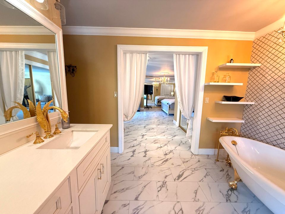 For Sale: $1,950,000 (5 beds, 5 baths, 6264 Square Feet)