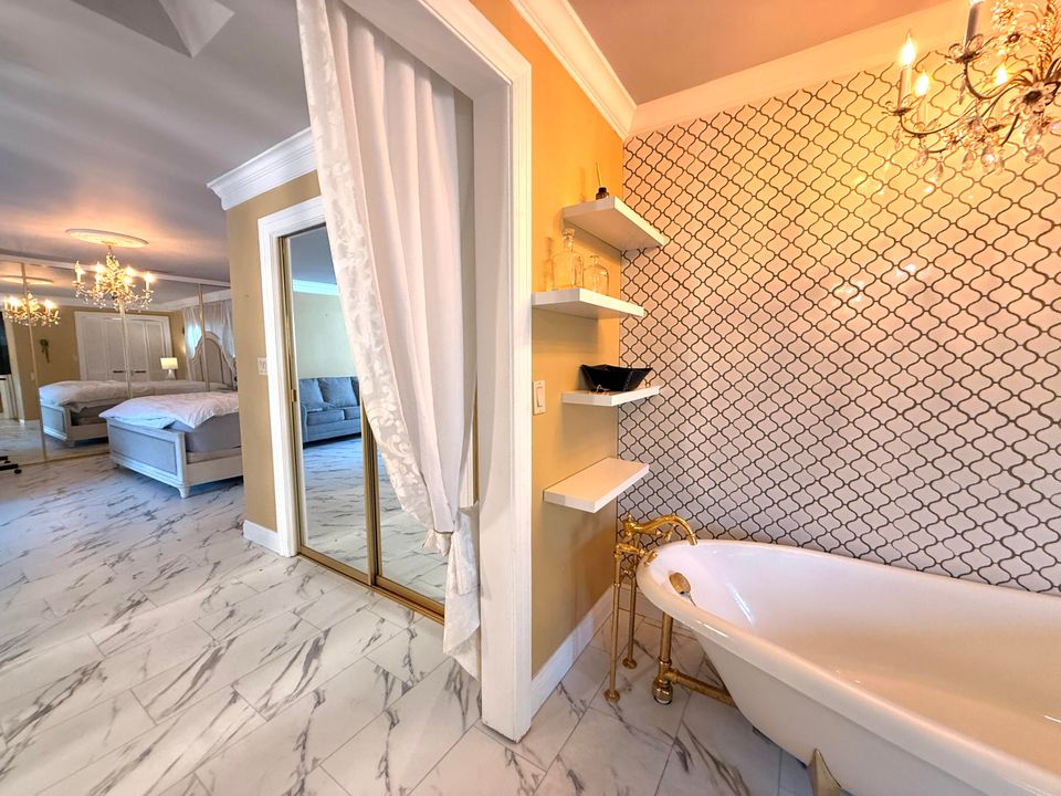 For Sale: $1,950,000 (5 beds, 5 baths, 6264 Square Feet)