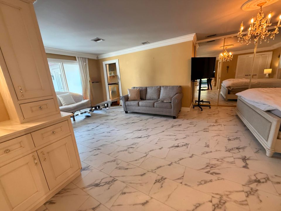 For Sale: $1,950,000 (5 beds, 5 baths, 6264 Square Feet)