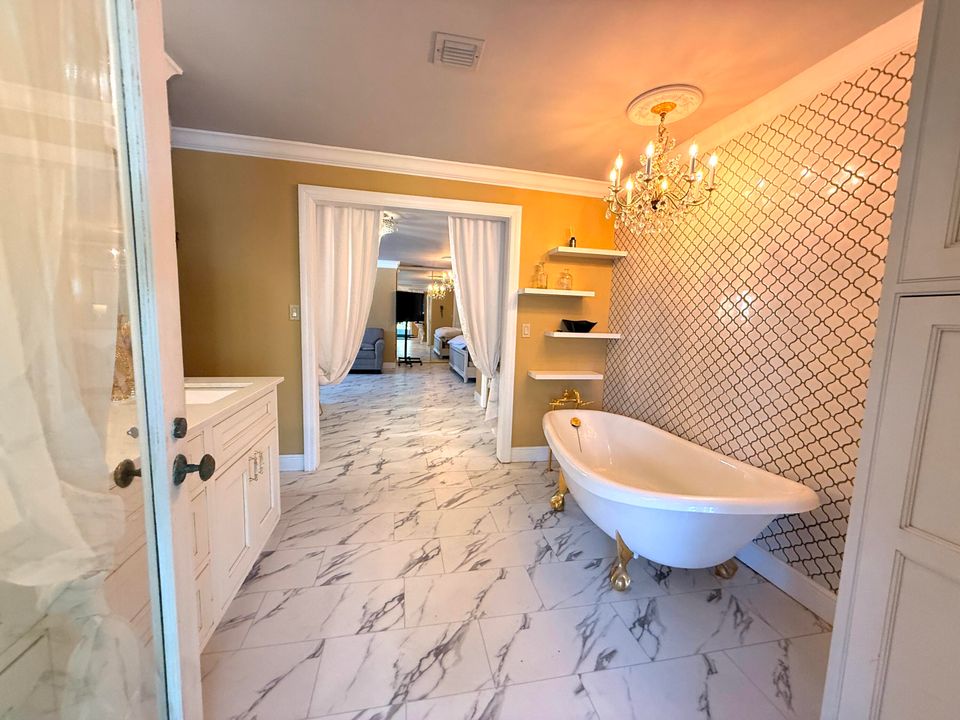 For Sale: $1,950,000 (5 beds, 5 baths, 6264 Square Feet)