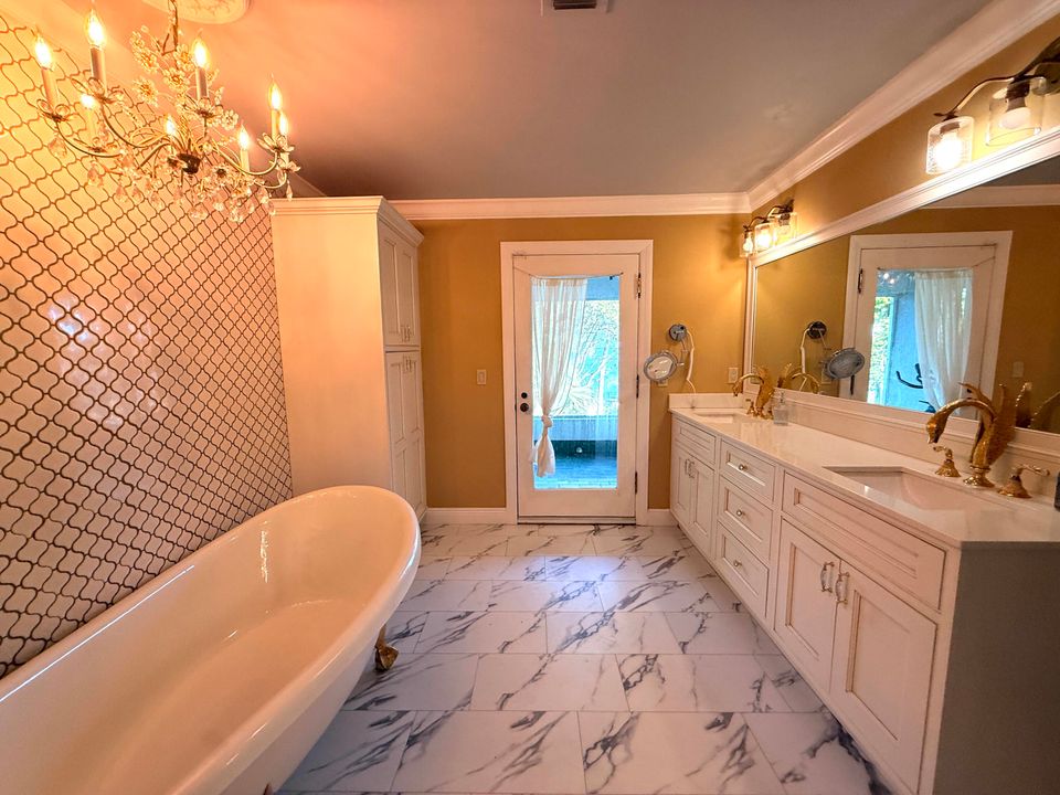 For Sale: $1,950,000 (5 beds, 5 baths, 6264 Square Feet)