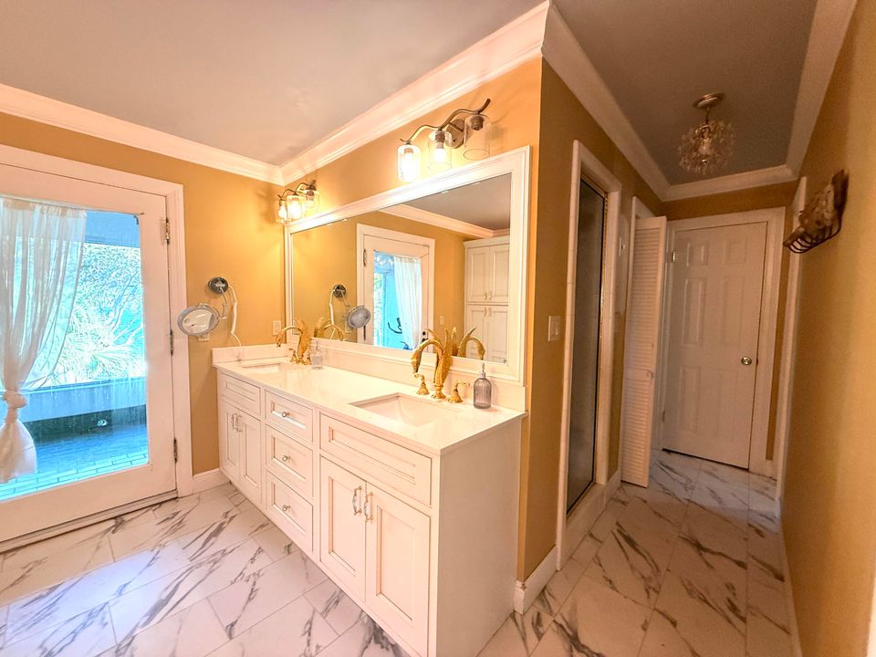 For Sale: $1,950,000 (5 beds, 5 baths, 6264 Square Feet)