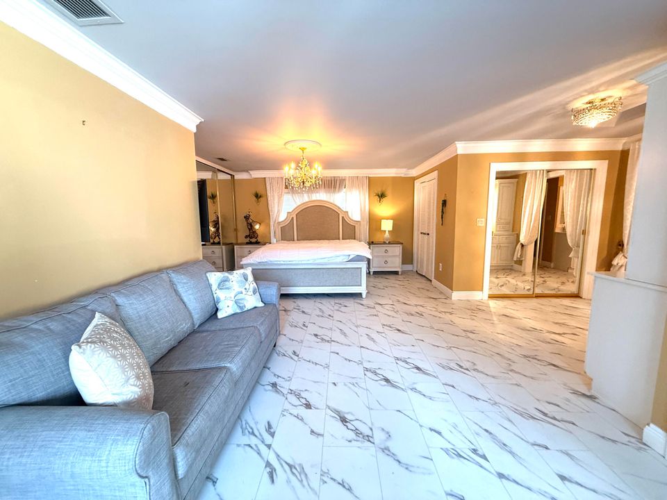 For Sale: $1,950,000 (5 beds, 5 baths, 6264 Square Feet)