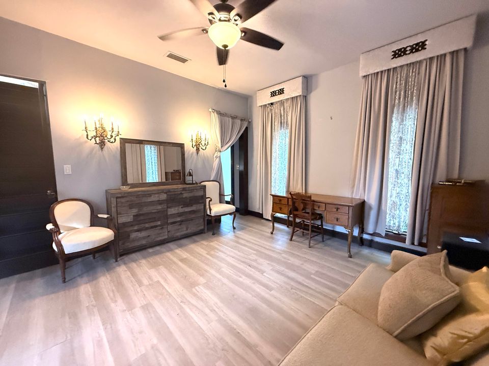 For Sale: $1,950,000 (5 beds, 5 baths, 6264 Square Feet)