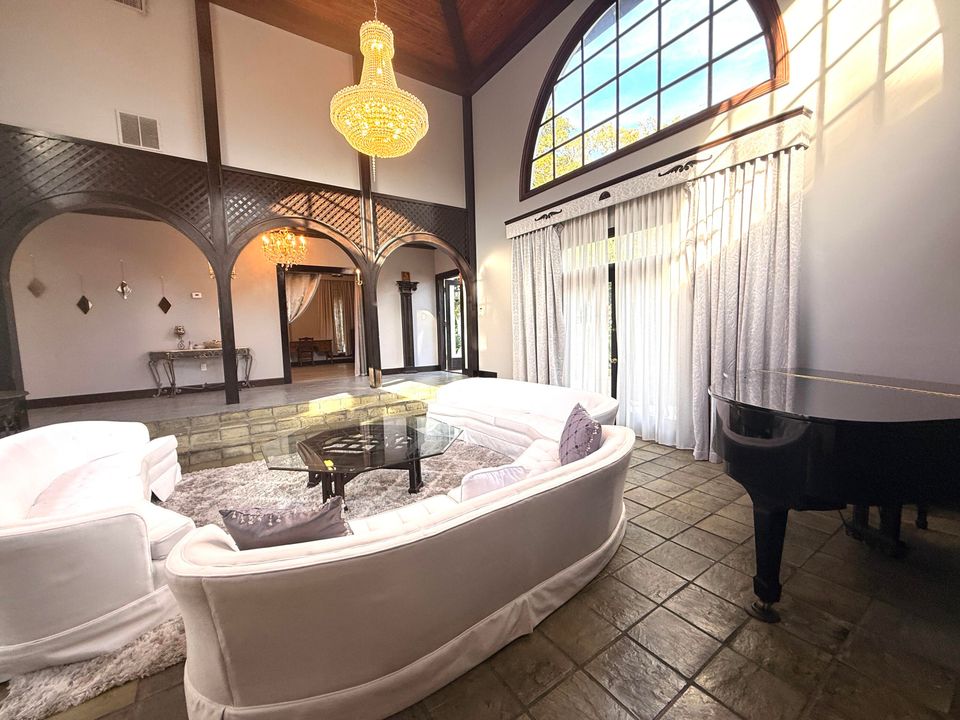 For Sale: $1,950,000 (5 beds, 5 baths, 6264 Square Feet)