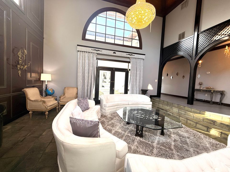 For Sale: $1,950,000 (5 beds, 5 baths, 6264 Square Feet)