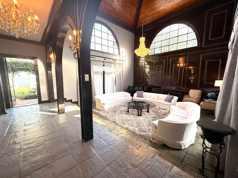 For Sale: $1,950,000 (5 beds, 5 baths, 6264 Square Feet)