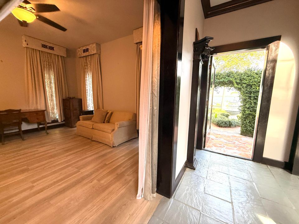 For Sale: $1,950,000 (5 beds, 5 baths, 6264 Square Feet)