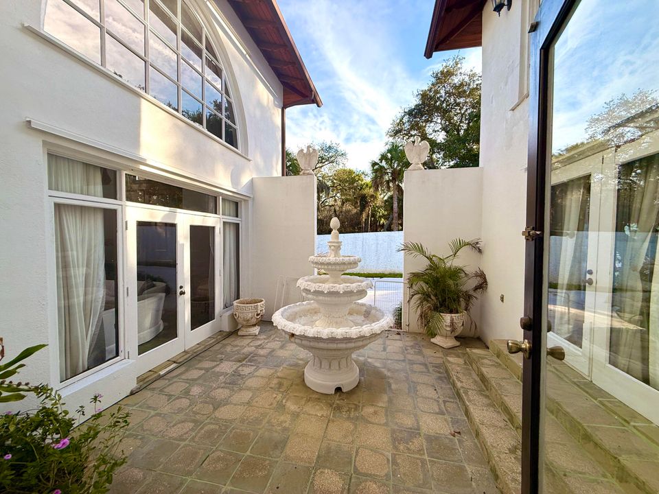 For Sale: $1,950,000 (5 beds, 5 baths, 6264 Square Feet)