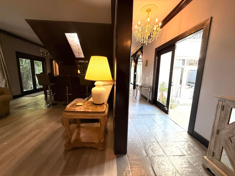 For Sale: $1,950,000 (5 beds, 5 baths, 6264 Square Feet)