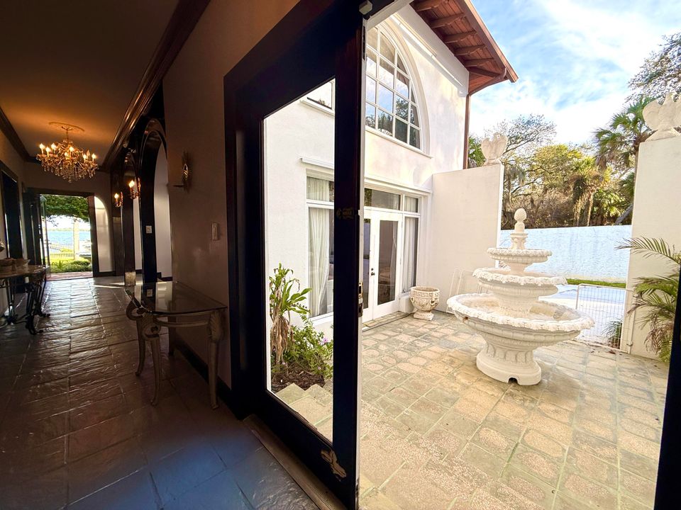 For Sale: $1,950,000 (5 beds, 5 baths, 6264 Square Feet)