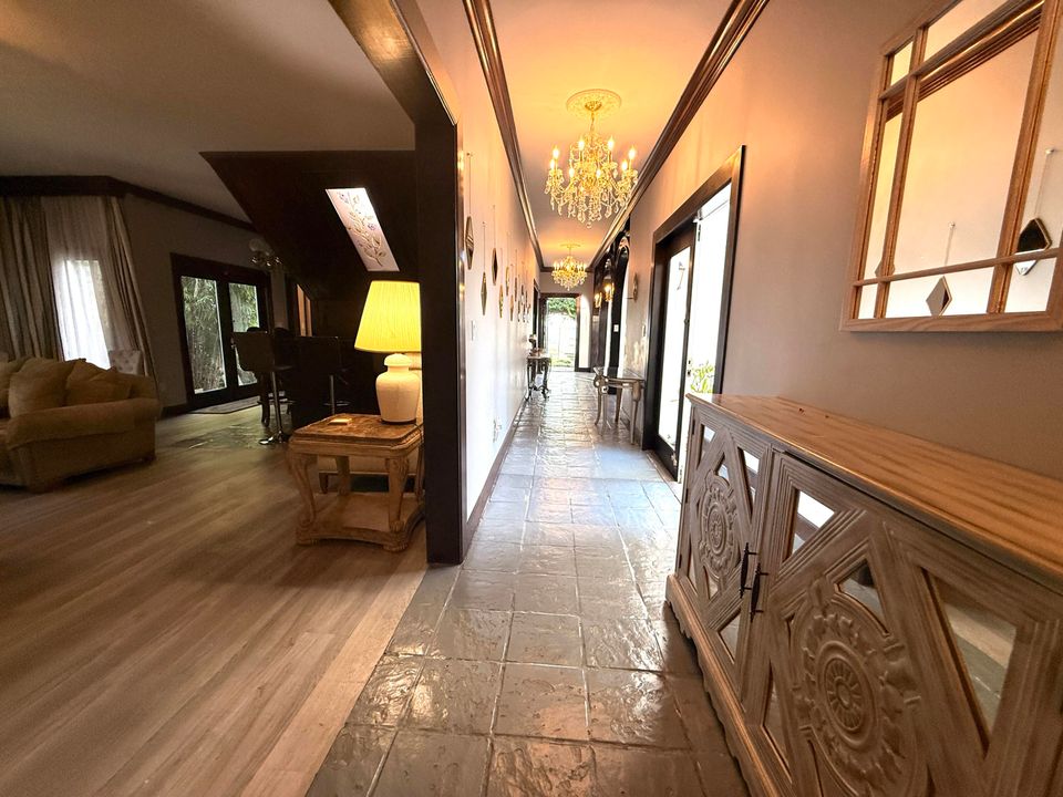 For Sale: $1,950,000 (5 beds, 5 baths, 6264 Square Feet)