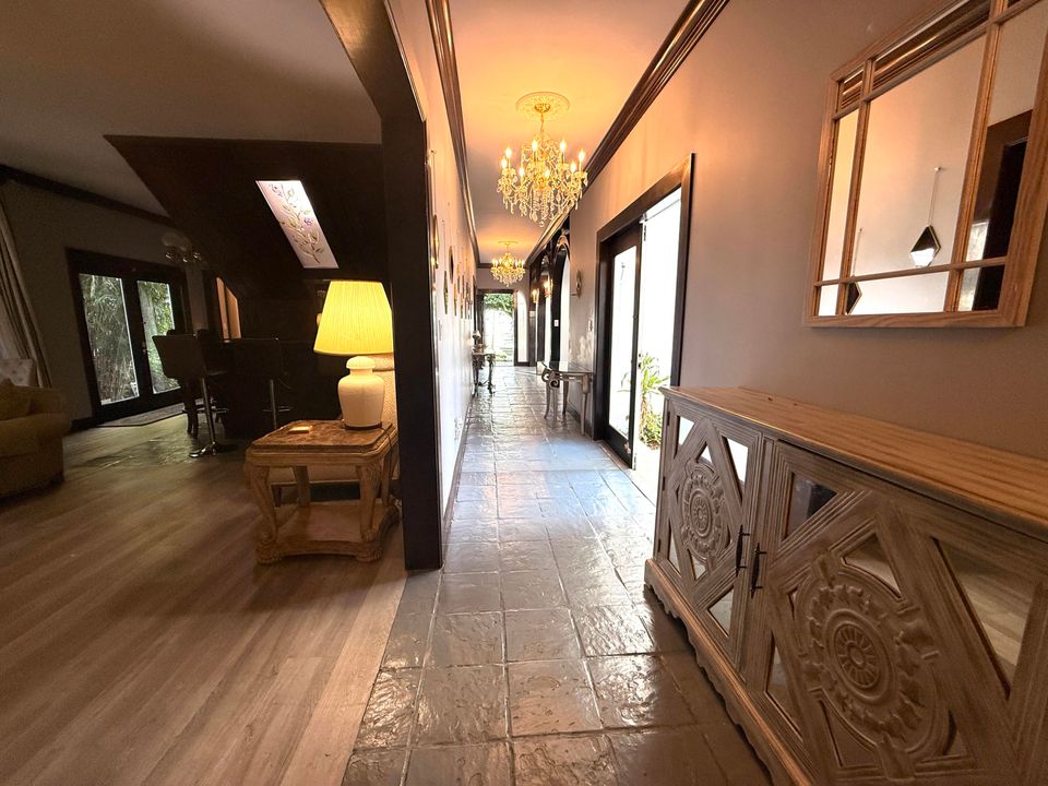 For Sale: $1,950,000 (5 beds, 5 baths, 6264 Square Feet)