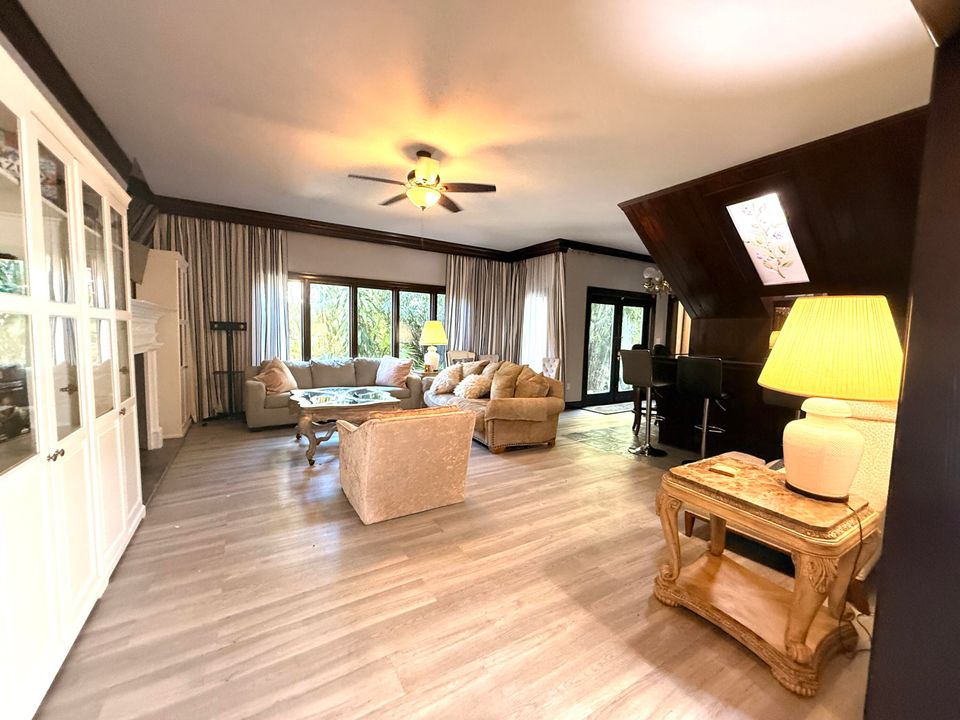 For Sale: $1,950,000 (5 beds, 5 baths, 6264 Square Feet)