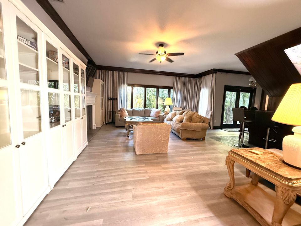 For Sale: $1,950,000 (5 beds, 5 baths, 6264 Square Feet)