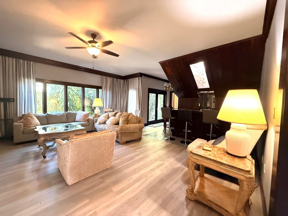 For Sale: $1,950,000 (5 beds, 5 baths, 6264 Square Feet)